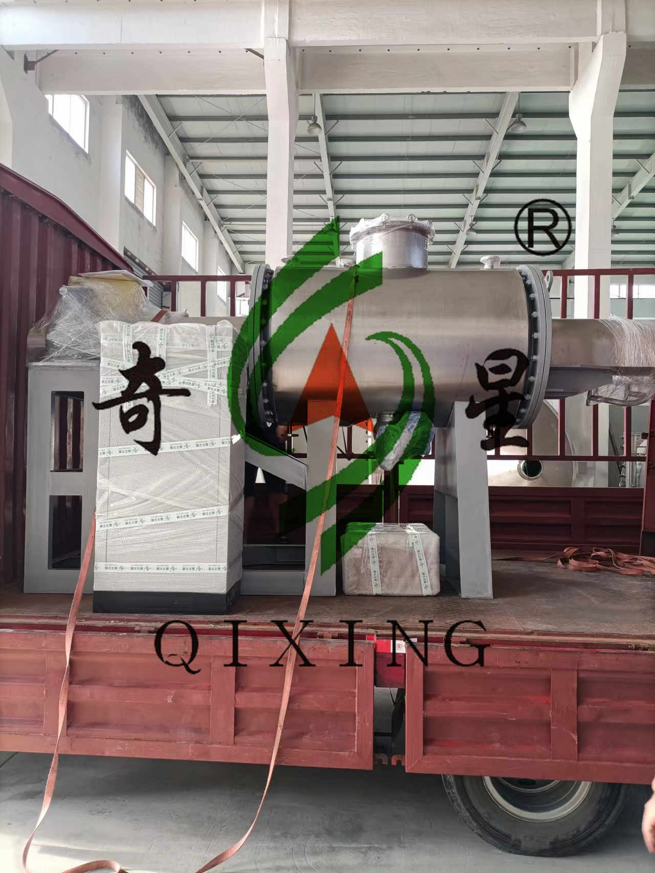 珠海某客戶在我公司訂購的一臺ZPG-500型耙式真空干燥機已完成發貨。